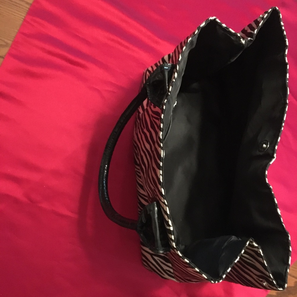 BLACK & GOLD STRIPED BAG - Picture 5 of 5